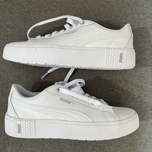 White puma sneakers. Size 8. Never worn